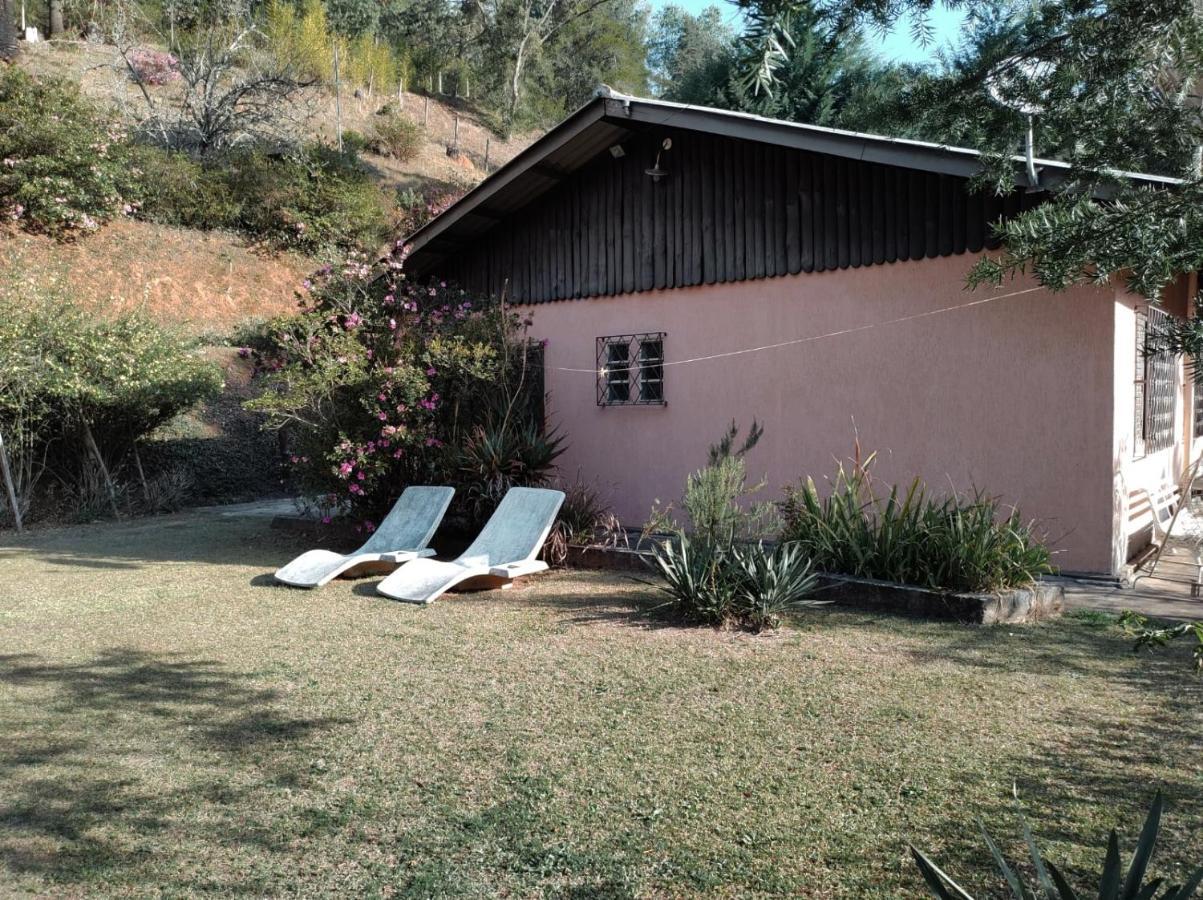 Casa Em Campos Do Jordao - 3 Quartos, Com Churrasqueira Exterior foto